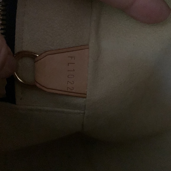 Vintage Louis Vuitton Cite Bag GM Monogram Exterior Pocket Shoulder Bag Roomy - Picture 11 of 15